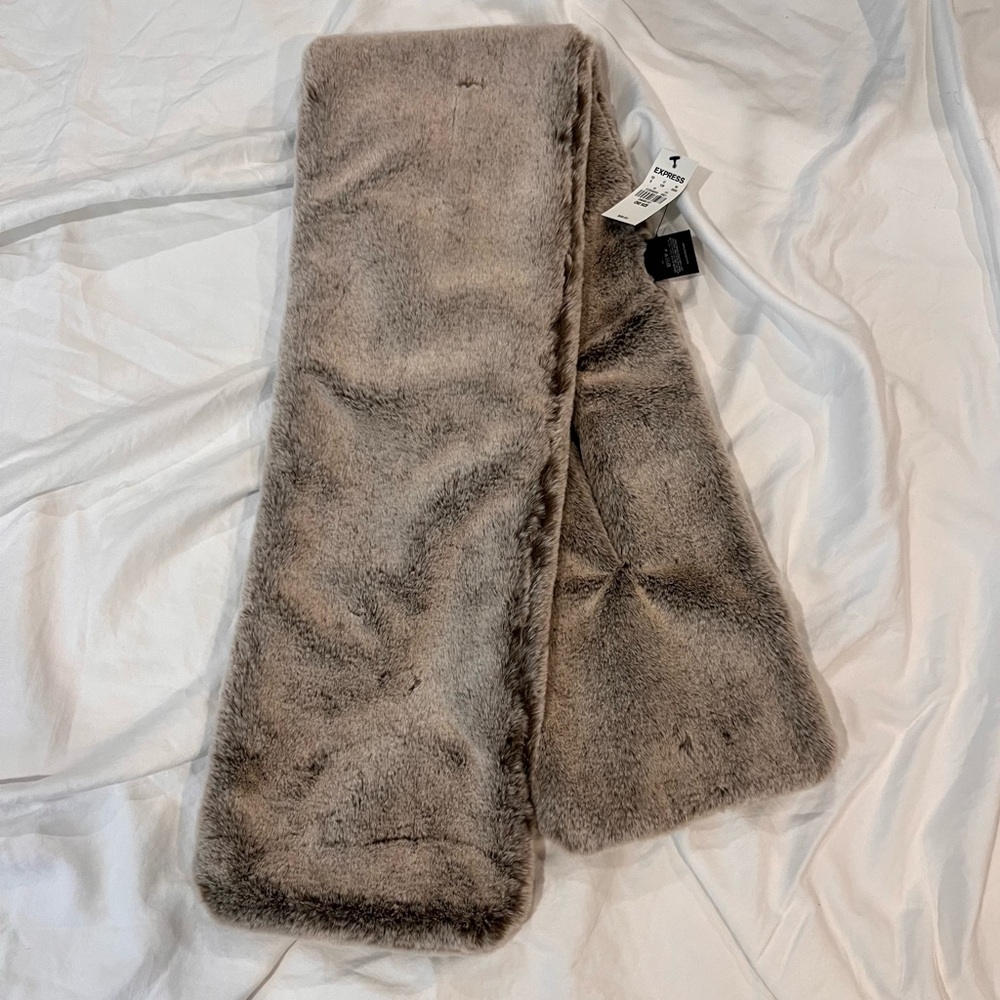 Faux fur scarf in a super soft tan / cream